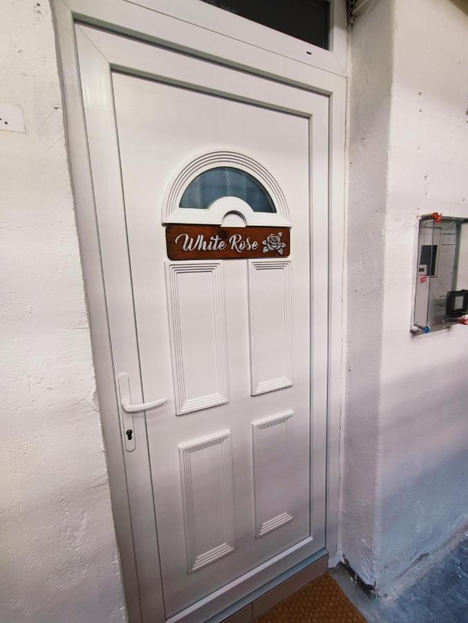 White Rose Studio Basement Apartment Budapest Exterior photo